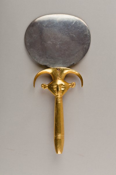 ハトホルの紋章を模した柄付き鏡、紀元前1479～1425年頃（銀、木、金 作： Egyptian 18th Dynasty