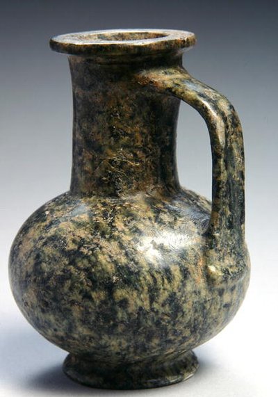 水差し、新王国時代、前1479～1353年頃（グリーンサーペンタイン） 作： Egyptian 18th Dynasty
