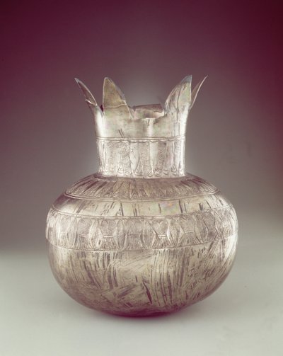新王国時代、ツタンカーメンの墓から出土した「ザクロの壺」（銀またはエレクトラム 作： Egyptian 18th Dynasty