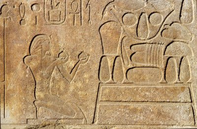 ハトシェプスト女王（紀元前1503-1482年頃）、提供品の表の前にひざまずく、アメン神殿、新しい王国 作： Egyptian 18th Dynasty