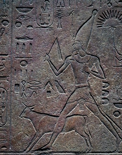 ハトシェプスト女王がアピスの雄牛に連れられて祝典の儀式を行う様子、レリーフ、カルナック神殿群、アメン神殿（ユネスコ世界遺産リスト 作： Egyptian 18th Dynasty