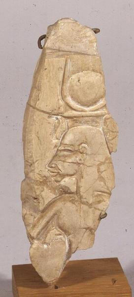 ネフェルティティを描いたレリーフ片、新王国時代、テル・エル・マルナ出土（石灰岩 作： Egyptian 18th Dynasty