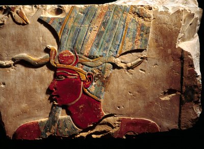 ファラオ「トゥトモシス（TuthmosisまたはThutmus）」を表すレリーフ 3世の王冠冠 アテフ 作： Egyptian 18th Dynasty