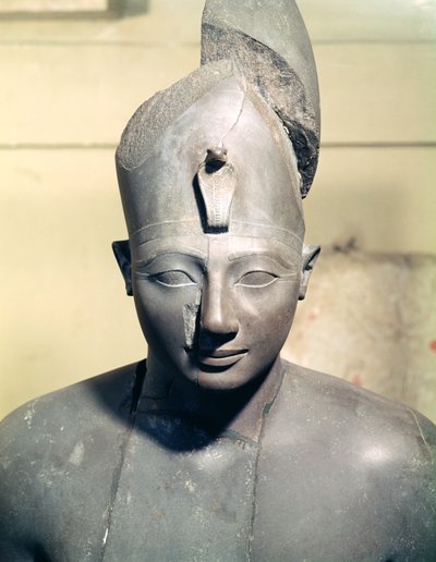 カルナックのアメン神殿の玄武岩像（紀元前1504-1450年）の像（玄武岩） 作： Egyptian 18th Dynasty