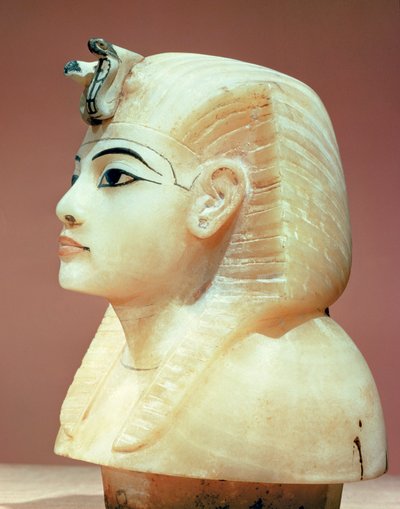 ツタンカーメンの墓からの、天蓋のある壺の栓（紀元前1370-52年）王国（アラバスター） 作： Egyptian 18th Dynasty