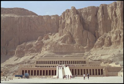 ハトシェプスト女王葬祭殿（紀元前1503-1482年頃）新王国 作： Egyptian 18th Dynasty