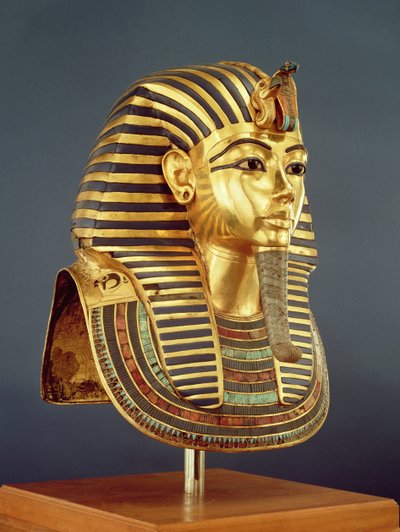 ツタンカーメンの葬儀用マスク（紀元前1370〜1352年）、新王国、紀元前1336〜1327年（半貴石がちりばめられた金）（228800も参照） 作： Egyptian 18th Dynasty