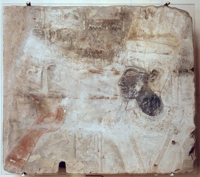 ツトムシスIII（紀元前1479〜1425年紀元前）、新王国、エレファンティネのサテオ神殿から神アメンに線香を提供（塗られた砂岩） 作： Egyptian 18th Dynasty
