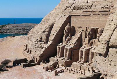 ラメセス2世神殿のファサード、アブ・シンベル、エジプト、新王国時代、19世紀 作： Egyptian 19th Dynasty