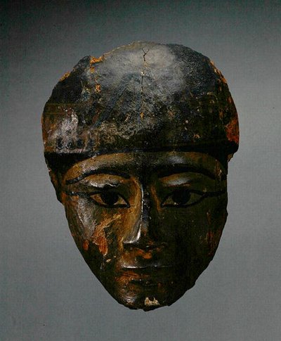 新王国時代の棺から出土した仮面（木地にジェッソと塗装を施したもの） 作： Egyptian 19th Dynasty