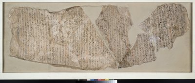 オストラコン、黒と赤のヒエラティックに刻まれたシヌエ（石灰岩）の物語の大部分 作： Egyptian 19th Dynasty