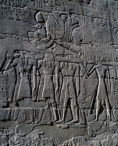 カルナック神殿群、大列柱室の内壁、レリーフ、聖なる舟の前のラメセス2世（ユネスコ世界遺産リスト 作： Egyptian 19th Dynasty