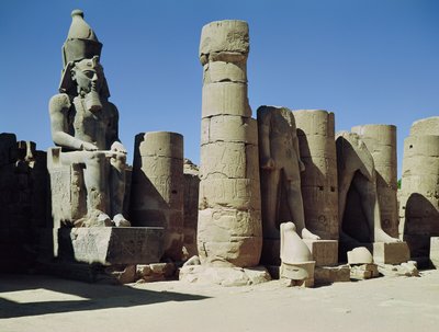 ラメセス2世の像（紀元前1279年〜1213年）、ニューヨークのペリスタイルコートに 作： Egyptian 19th Dynasty