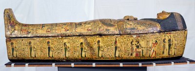 新王国時代、紀元前1100年頃、デイル・エル・バーリで発見されたと思われるネシームンのミイラの棺と蓋（彩色済み木材 作： Egyptian 20th Dynasty