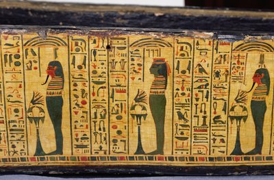 紀元前1100年頃、新王国時代にデイル・エル・バーリで発見されたとされるネシームンのミイラの外棺底部の詳細（彩色された木材 作： Egyptian 20th Dynasty