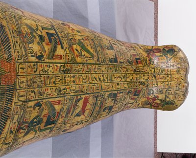 紀元前1100年頃、新王国時代にデイル・エル・バフリで発見されたとされるネシームンのミイラの外棺の蓋の詳細（木地着色 作： Egyptian 20th Dynasty