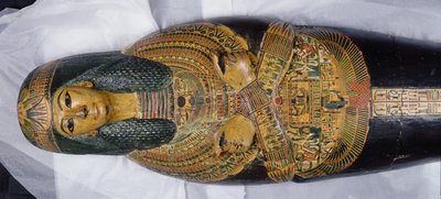 紀元前1100年頃、新王国時代にデイル・エル・バフリで発見されたと思われるネシームンのミイラの内蓋（彩色された木）（308052のディテール 作： Egyptian 20th Dynasty
