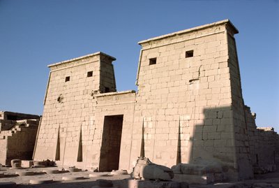 南正面、新王国、コンス神殿のパイロン、紀元前1100年頃 作： Egyptian 20th Dynasty