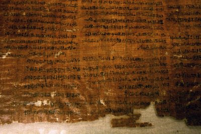 ストライキのパピルス：ラムセス3世（紀元前1186〜1070年）の時代に、デイル・エル・メディナで起きたストライキが記録された行政文書。都市の労働者たちは、食料の配給を受けられなかったため、仕事を中断した。エジプトのミューズ 作： Egyptian 20th Dynasty
