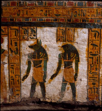 エジプトの古代遺物：葬儀の精霊ドゥアムーテフとケベフセヌーフ（またはケベフセヌーフ）。第21王朝（紀元前1085～935年）の書記ブテハモンのアントロポイド石棺の装飾。トリノのエジプト博物館（Torino, Museo Egizio) 作： Egyptian 21st Dynasty