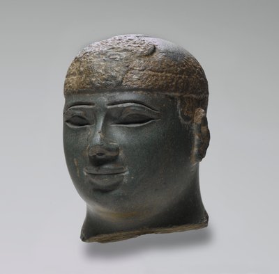クシテ定規の頭、紀元前716-02年頃（緑片岩） 作： Egyptian 25th Dynasty