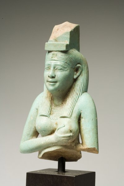 イシスの断片、末期（ファイエンス）（270350も参照） 作： Egyptian 26th Dynasty