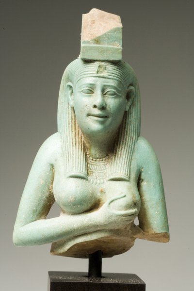 イシスの断片、末期（ファイエンス）（270351も参照） 作： Egyptian 26th Dynasty