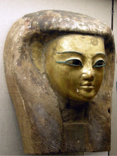 石棺からの頭、Sait期間（ヤシの葉と金箔） 作： Egyptian 26th Dynasty