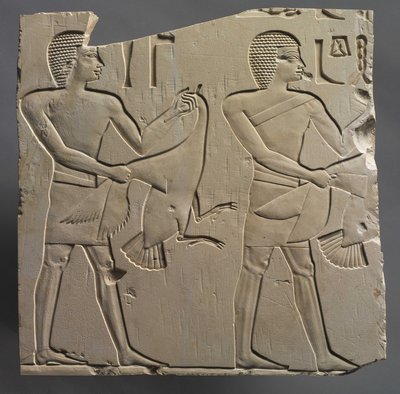 預言者と司祭-生きたガチョウの供物を持った司祭、紀元前667年から647年頃 作： Egyptian 26th Dynasty