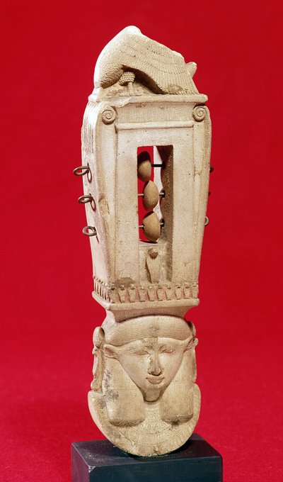 シストルム、サーテス時代（石灰岩） 作： Egyptian 26th Dynasty