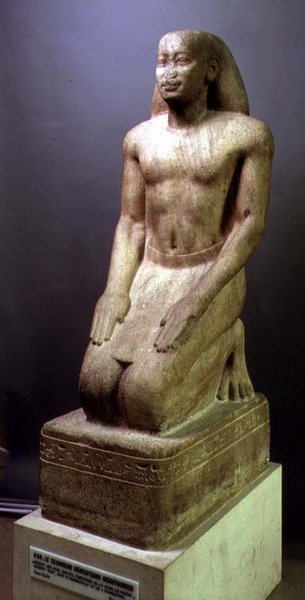 ひざまずくNakhtorhebの像、サイト時代（石英）（154085も参照） 作： Egyptian 26th Dynasty