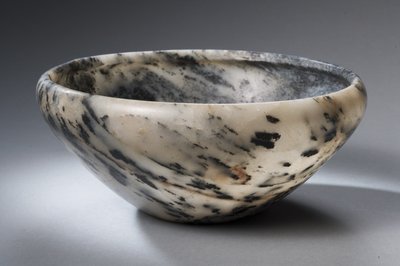 エジプトボウル、初期王朝時代（片麻岩） 作： Egyptian 2nd Dynasty