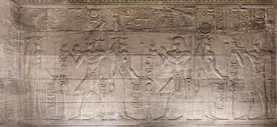 内部聖域、フィラエ神殿、アスワン、エジプトのレリーフ 作： Egyptian 30th Dynasty