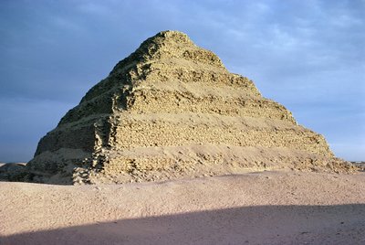 ジェゼル王の階段ピラミッド（c.2667-2648 BC）旧王国 作： Egyptian 3rd Dynasty