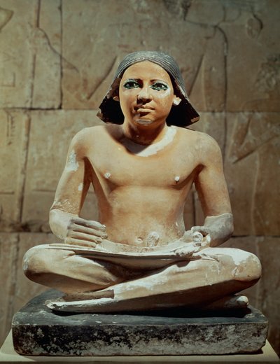 巻物を持つ座った書記（彫刻） 作： Egyptian 4th Dynasty