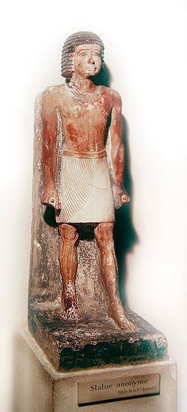 立派な白い向首のある男の像（石灰岩塗装） 作： Egyptian 5th Dynasty
