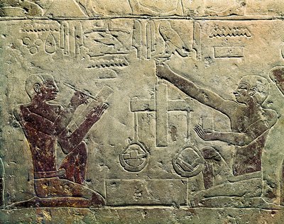 商人と客を表すバスレリーフ：一人は秤を使い、もう一人はメモを取っている、紀元前2465年～2323年頃 作： Egyptian 6th Dynasty
