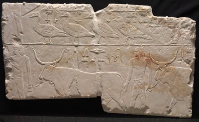 鳥や牛を連れてくる男性の救済、紀元前2311- 2281年 作： Egyptian 6th Dynasty