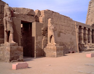 エジプトのアンティーク：カルナック神殿の眺め。エジプト 作： Egyptian Egyptian