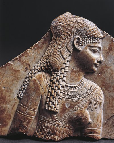 クレオパトラを描いたバスレリーフの断片 作： Egyptian Ptolemaic Period