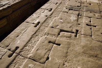 エジプトのアンティーク：屋根のディテール、ハトホル神殿、デンデラ、エジプト 作： Egyptian Ptolemaic Period