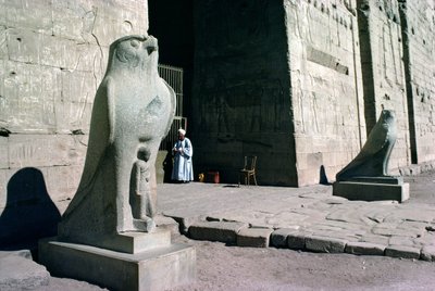 ホルス神殿への入り口 作： Egyptian Ptolemaic Period