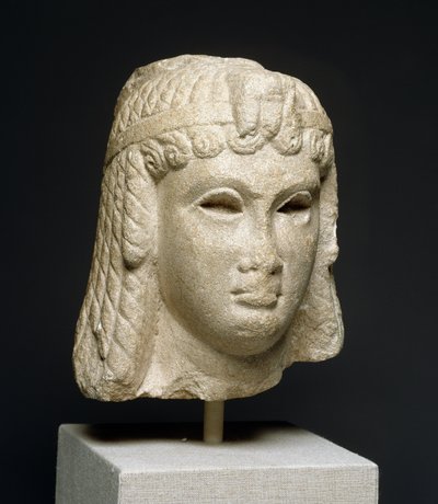 重いかつら、おそらくクレオパトラVII（69-30BC）（大理石）を身に着けている女王の頭 作： Egyptian Ptolemaic Period