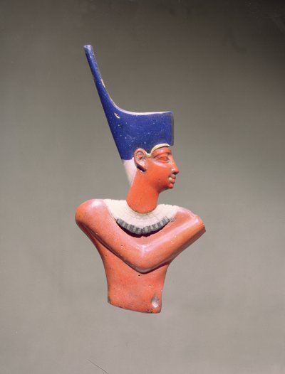王の象嵌図（金メッキの痕跡がある不透明なガラス） 作： Egyptian Ptolemaic Period