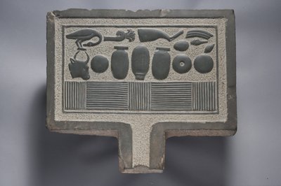 オファリングテーブル（greywacke） 作： Egyptian Ptolemaic Period