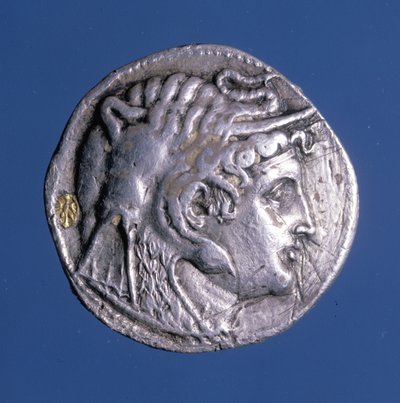 エジプト王プトレマイオス1世ソテル（紀元前367年〜紀元前283年）の肖像をあしらった銀貨。 作： Egyptian Ptolemaic Period