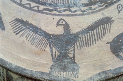 大型船の上面から開いた翼のある猛禽、ファサ焼、紀元前2000年頃（塗られた粘土）（詳細）（179137も参照） 作： Elamite