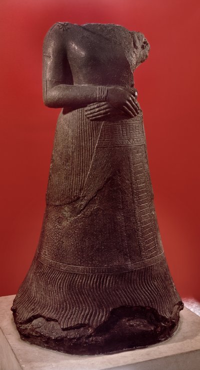 エラム王ウンタシュ＝ナピリーシャの妻ナピラスの像、紀元前1340～1300年頃（ブロンズ・銅製 作： Elamite