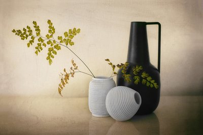 モダンな花瓶の静物画 作： Elena Arjona