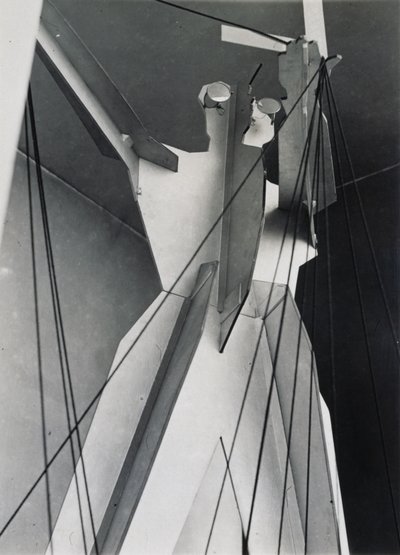 ケルンのプレサでの彫刻 作： Eliezer Markowich Lissitzky